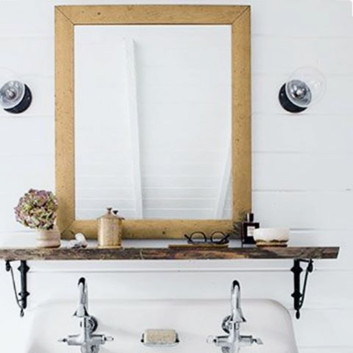 Зеркало золотой раме ванную